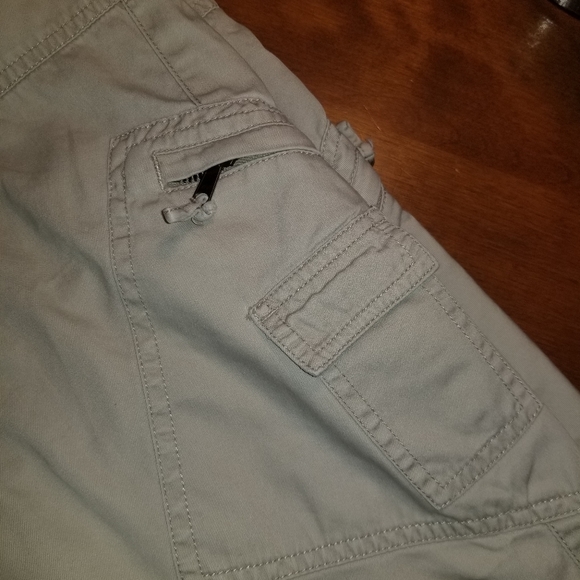Carolina Blues Women's Khaki Capri Pants (16W) - Picture 6 of 8